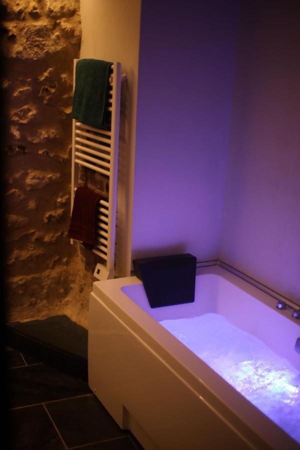 La Montrieuse, Chambre Individuelle Avec Sauna Et Baignoire Spa Naveil Esterno foto