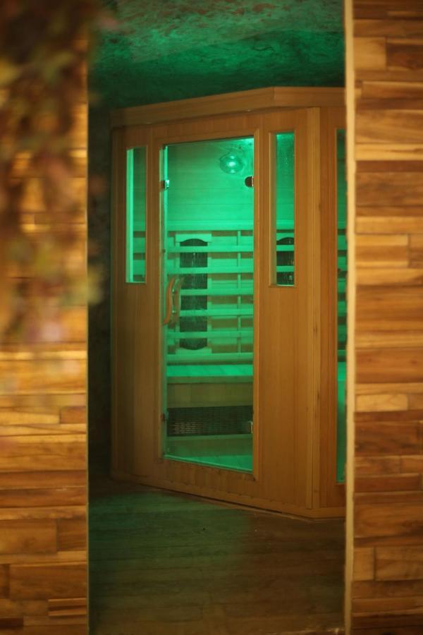 La Montrieuse, Chambre Individuelle Avec Sauna Et Baignoire Spa Naveil Esterno foto